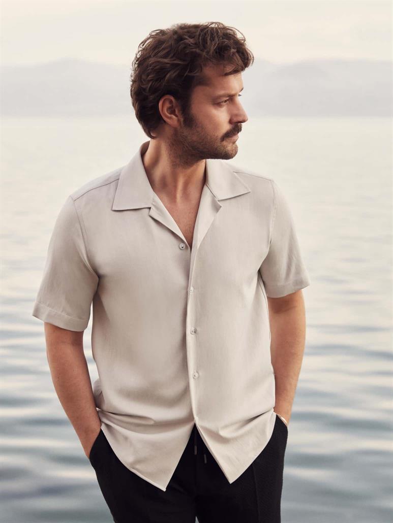 Bej Erkek Regular Fit Düz Apaç Yaka Kısa Kol Gömlek 