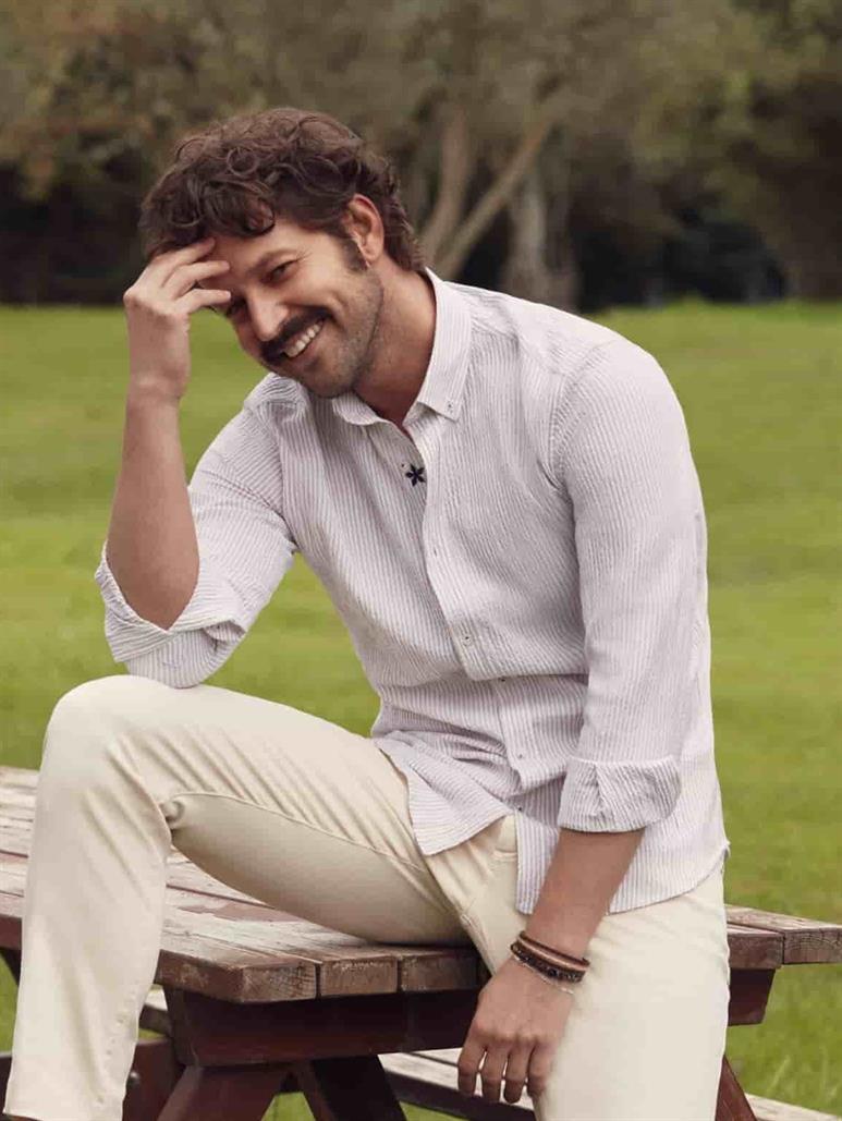 Bej Erkek Slim Fit Gofre Desenli Düğmeli Yaka Uzun Kol Gömlek 