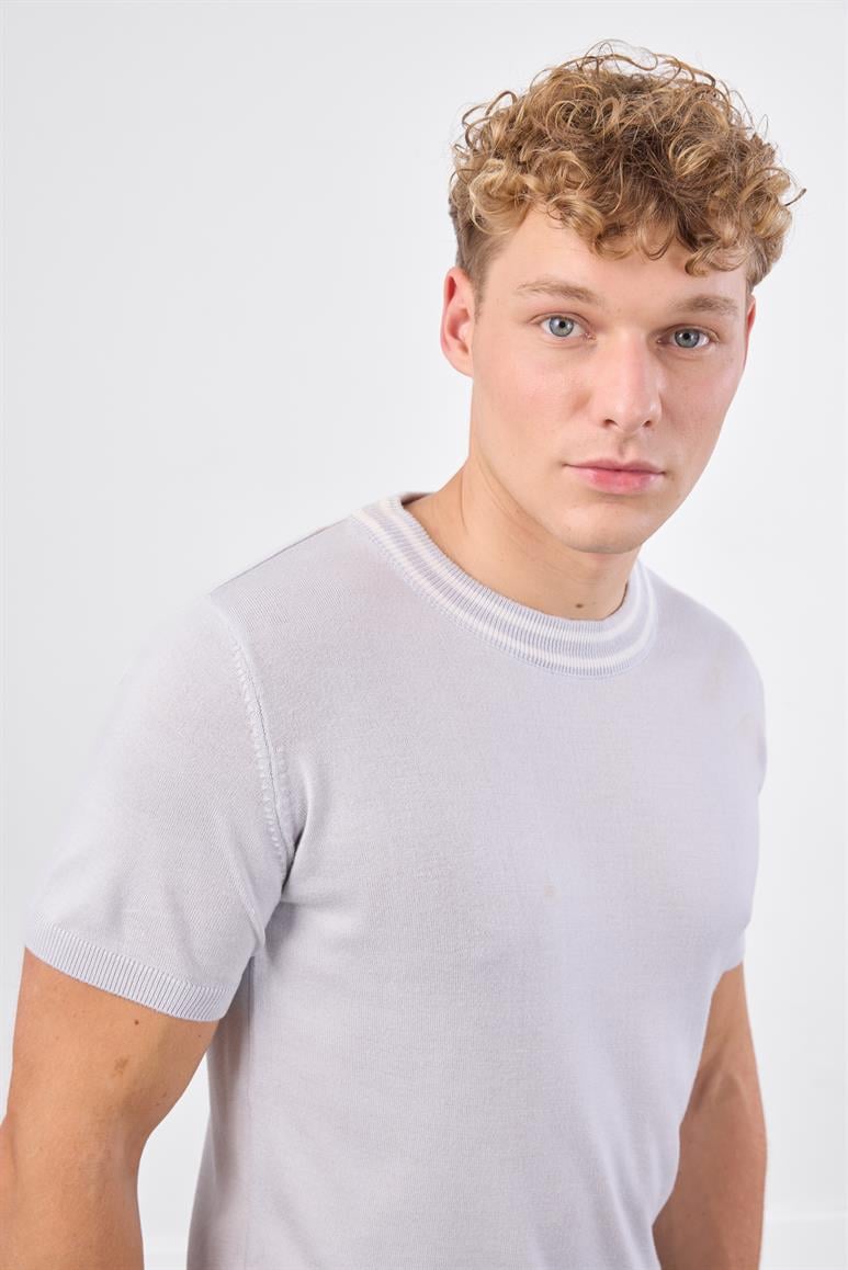 Açık Gri O Yaka Düz Renk Kısa Kollu Slim Fit Triko T-shirt
