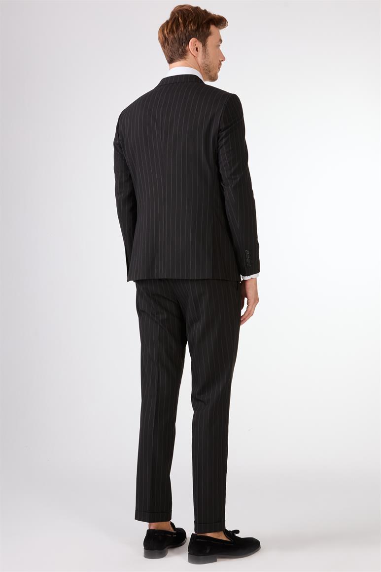 Siyah Çizgili Sivri Yaka Slim Fit Erkek Takım Elbise