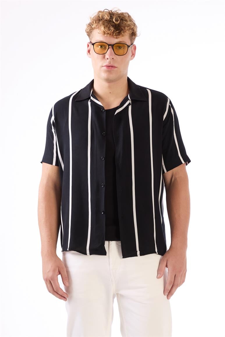 Siyah Erkek Regular Fit Çizgili Düğmeli Yaka Kısa Kol Gömlek 
