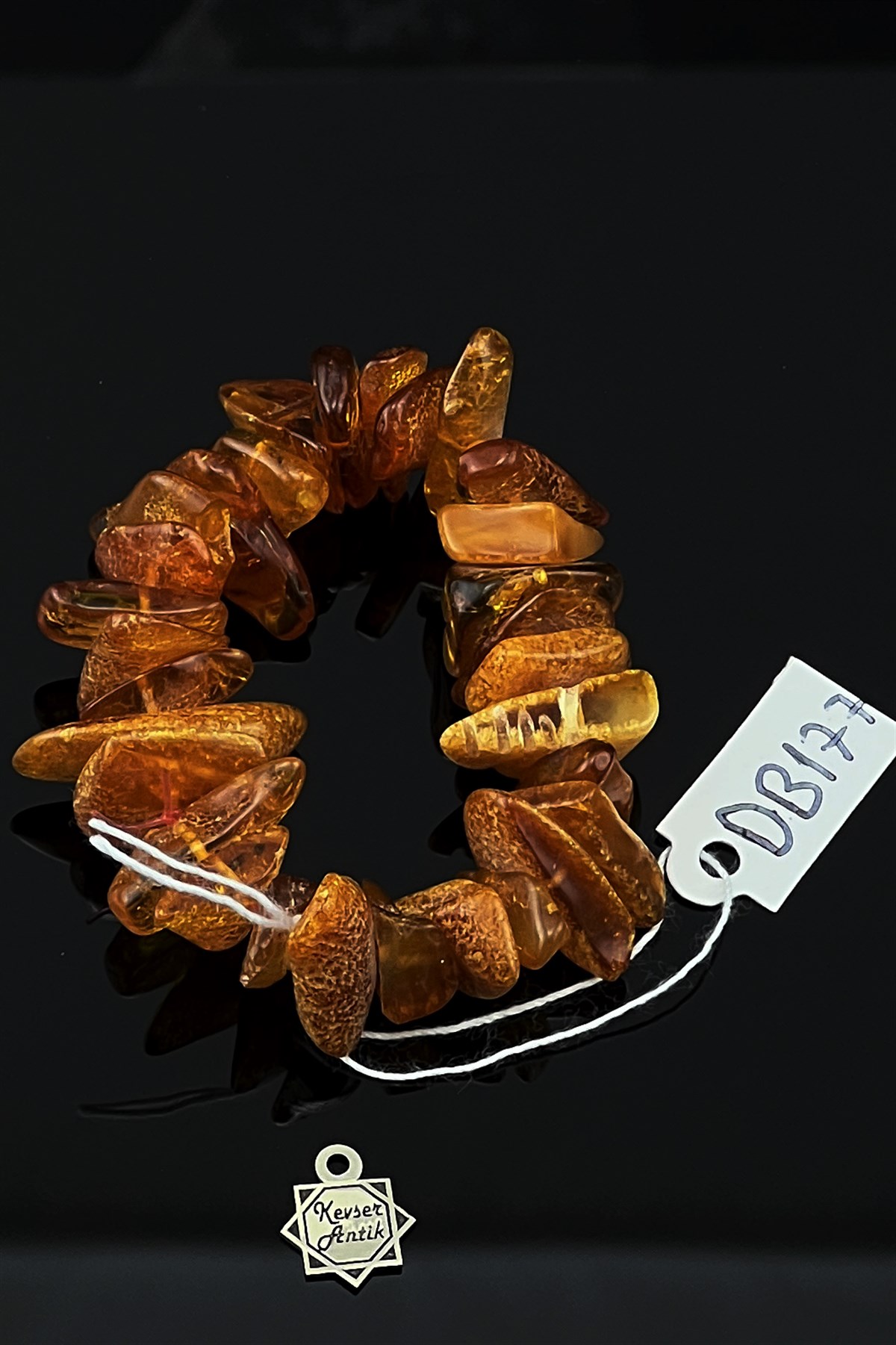 Karamel (cognac) Renk Parlak Barok Kesim Baltık KehribarKaramel (cognac) Renk Parlak Barok Kesim Baltık Kehribar - Kevser AntikKehribar Bileklikler