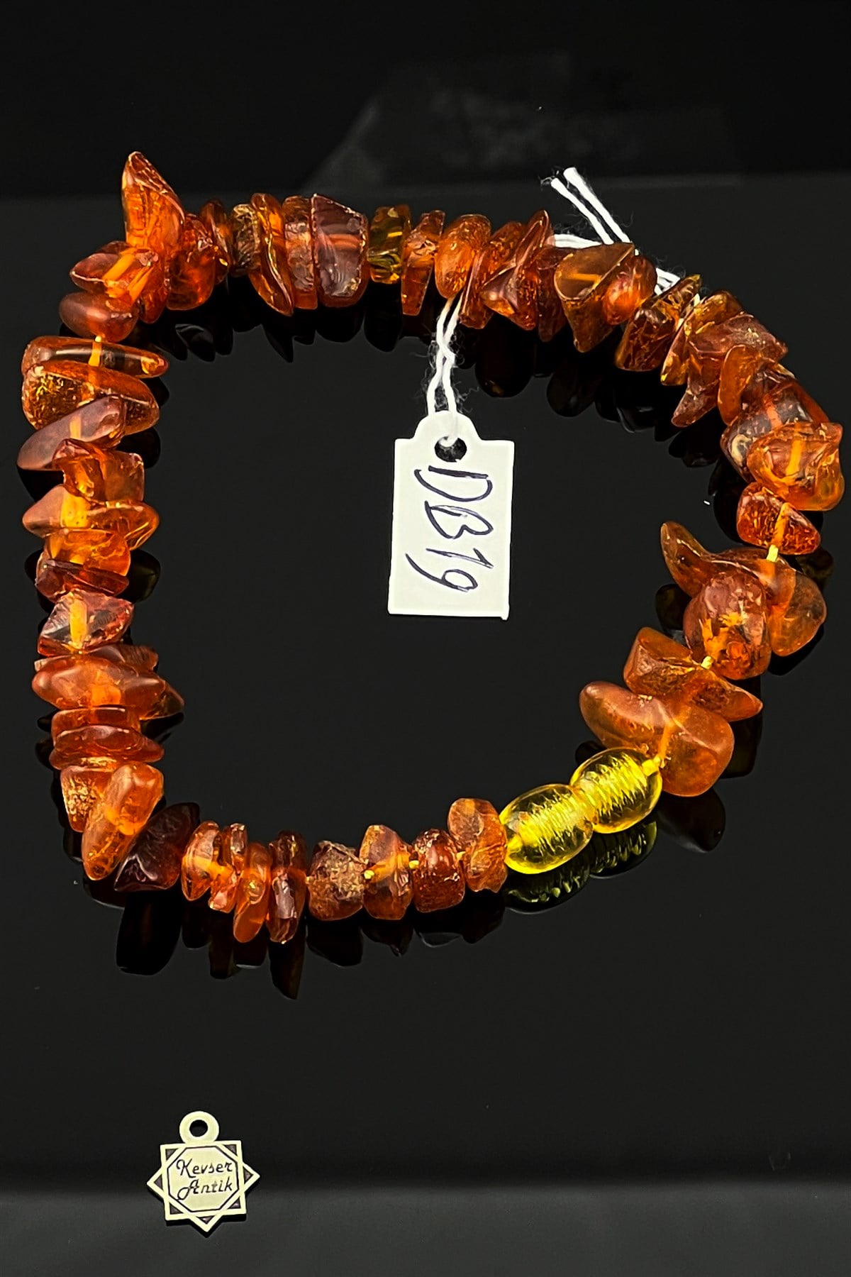 Klipsli Kehribar BileklikKlipsli Kehribar Bileklik - Kevser AntikKehribar Bileklikler