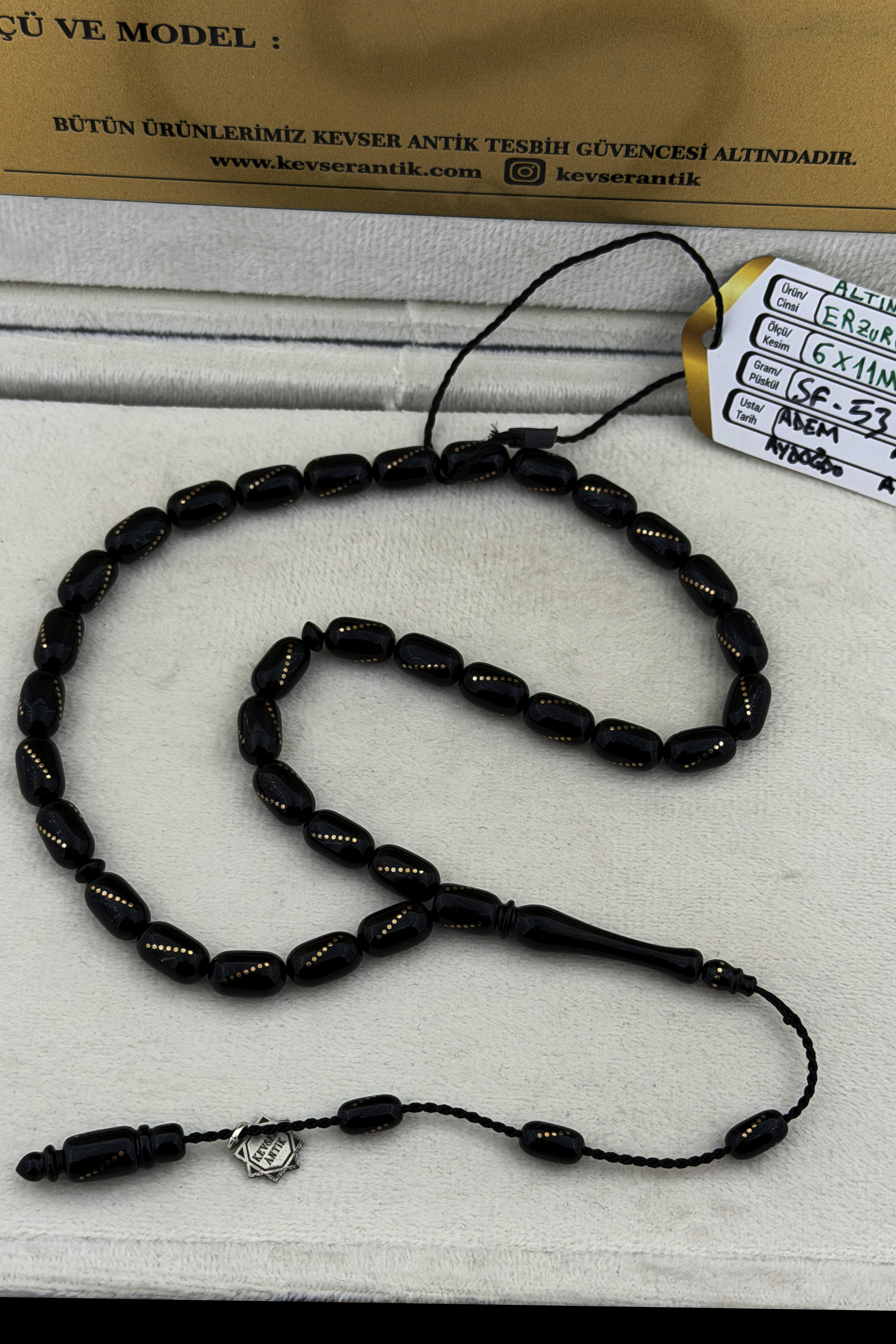 Lüks Klasik – El Yapımı Oltu Tesbih  Altın İşlemeli Kapsül Oltu TesbihLüks Klasik – El Yapımı Oltu Tesbih  Altın İşlemeli Kapsül Oltu Tesbih - Kevser AntikErzurum Oltu Tesbihler