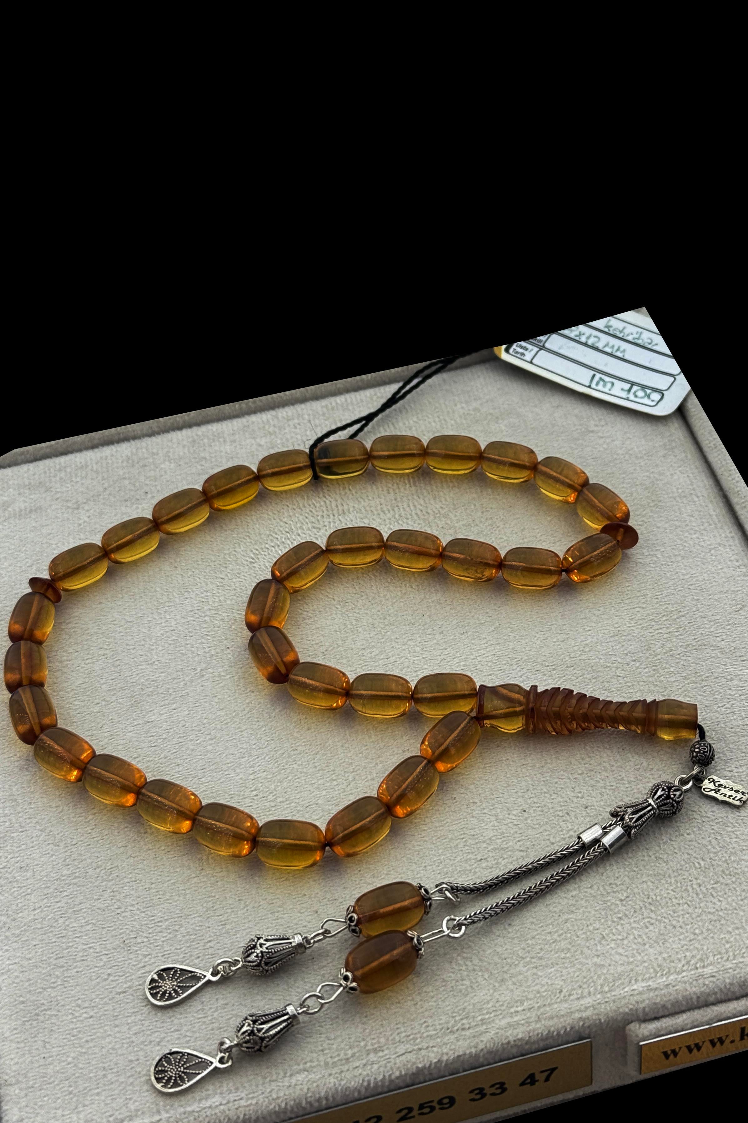 Blok Zar Formunda Şeffaf Ateş Kehribar Tesbih – Premium KoleksiyonBlok Zar Formunda Şeffaf Ateş Kehribar Tesbih – Premium Koleksiyon - Kevser AntikSıkma-Ateş Kehribar Tesbihler