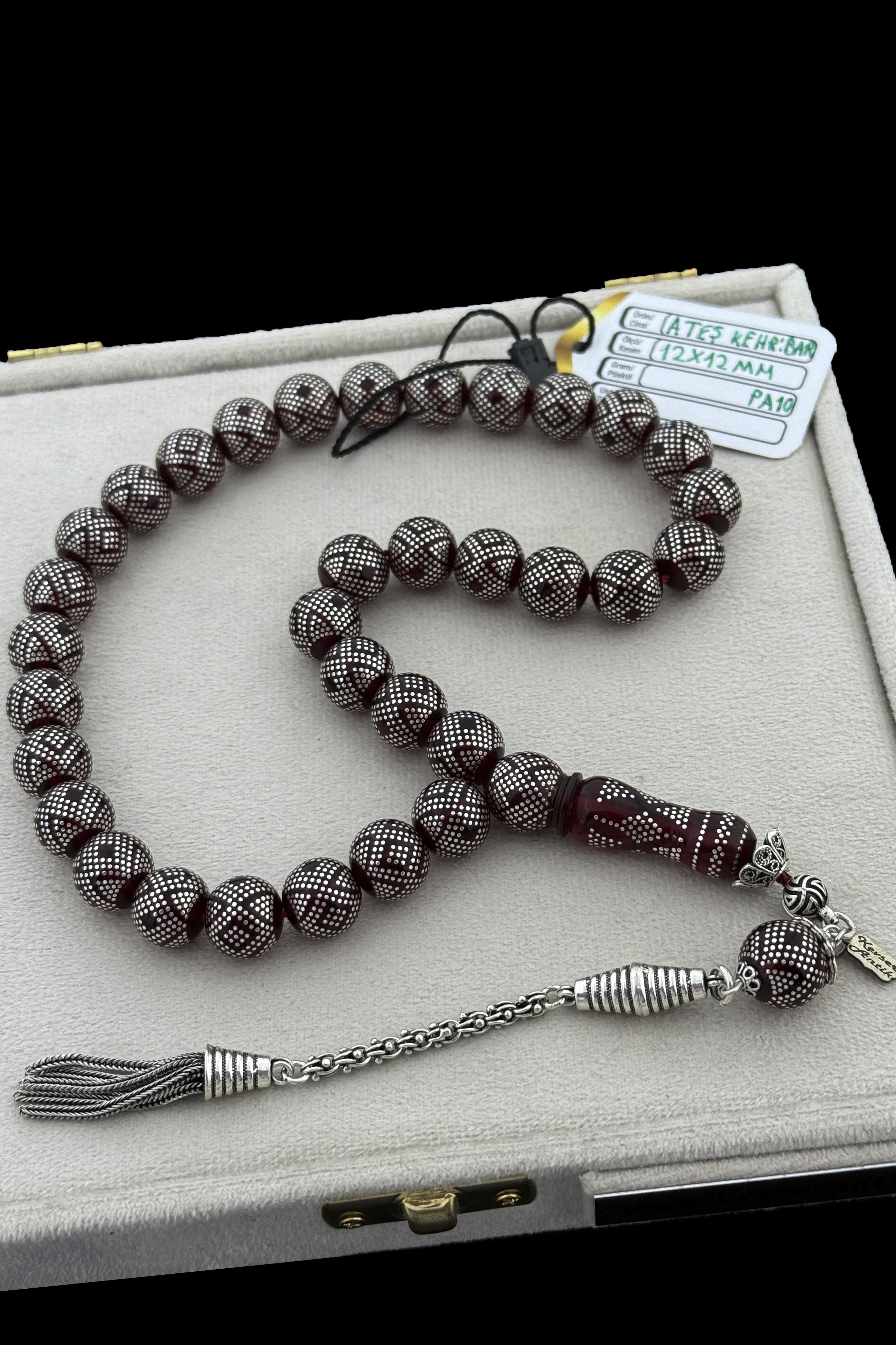 Dev Boy Gümüş Çakım İşlemeli Ateş Kehribar TesbihDev Boy Gümüş Çakım İşlemeli Ateş Kehribar Tesbih - Kevser AntikÖZEL SERİ TESBİHLER