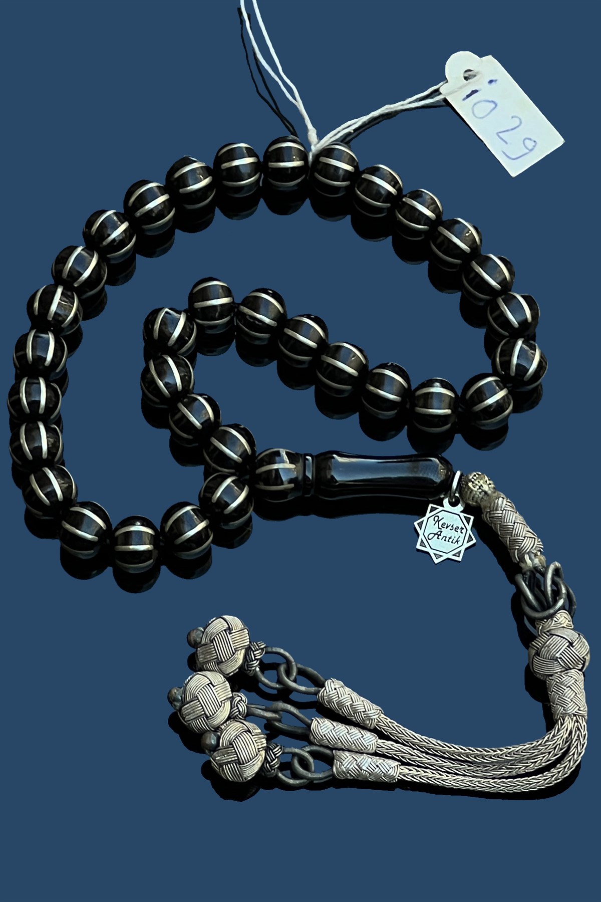 Gümüş İşlemeli Oltu TaşıGümüş İşlemeli Oltu Taşı - Kevser AntikGümüş İşlemeli Tesbihler