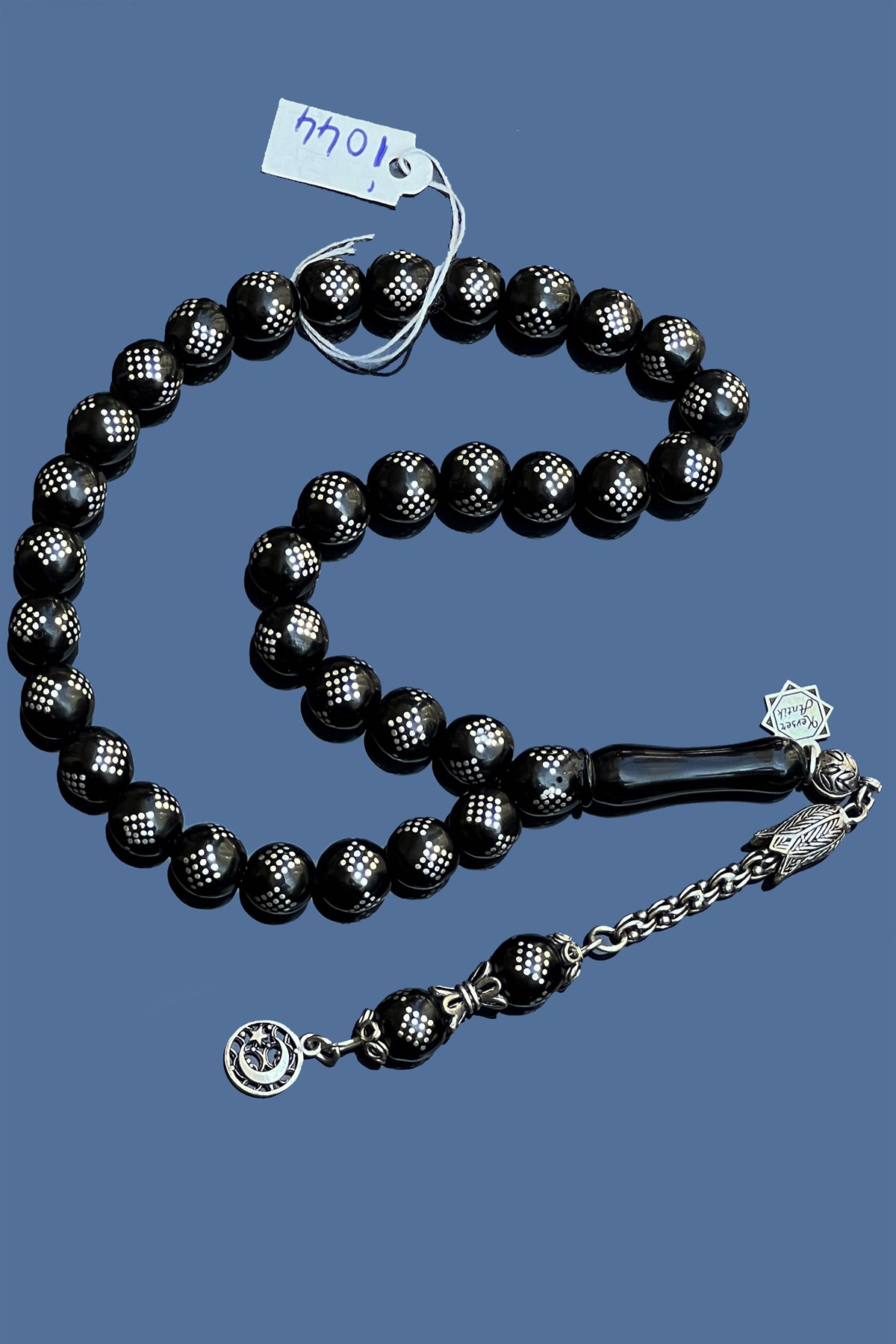 Gümüş Püsküllü Gümüş İşlemeli Oltu TesbihGümüş Püsküllü Gümüş İşlemeli Oltu Tesbih - Kevser AntikGümüş İşlemeli Tesbihler