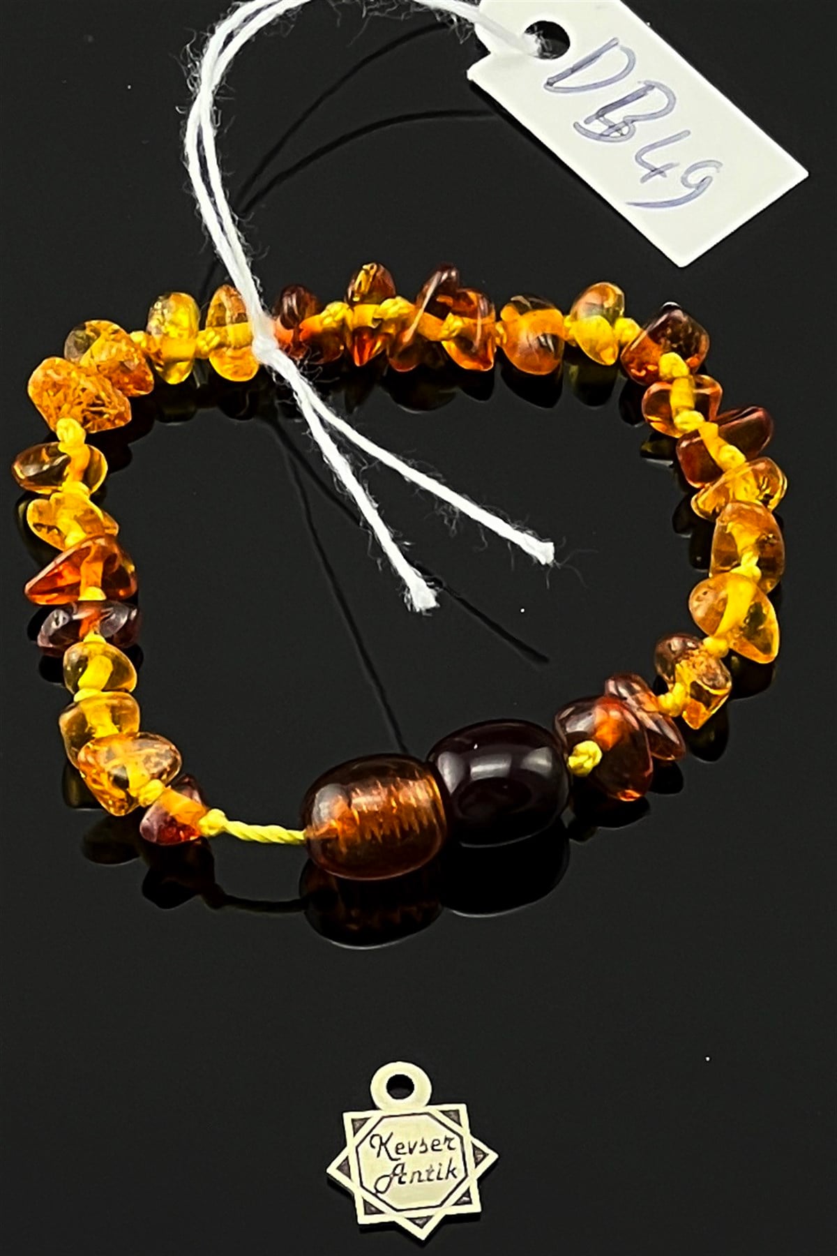 Kehribar Şans BilekliğiKehribar Şans Bilekliği - Kevser AntikKehribar Bileklikler