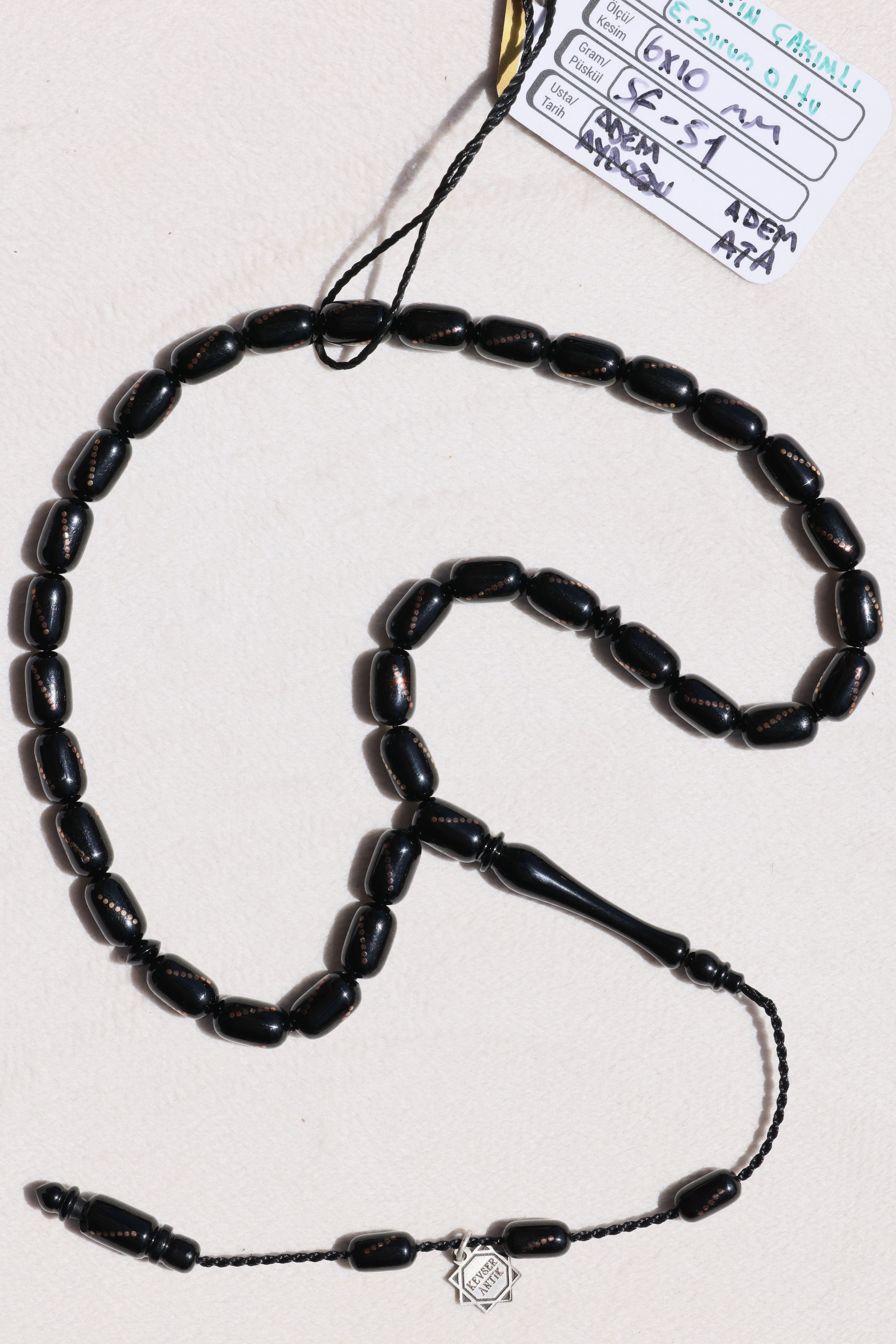 Lüks Seri  Altın İşlemeli Kapsül Oltu TesbihLüks Seri  Altın İşlemeli Kapsül Oltu Tesbih - Kevser AntikErzurum Oltu Tesbihler