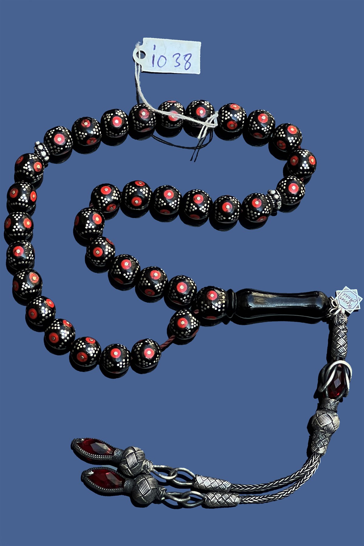 Mercan İşlemeli Oltu TaşıMercan İşlemeli Oltu Taşı - Kevser AntikGümüş İşlemeli Tesbihler