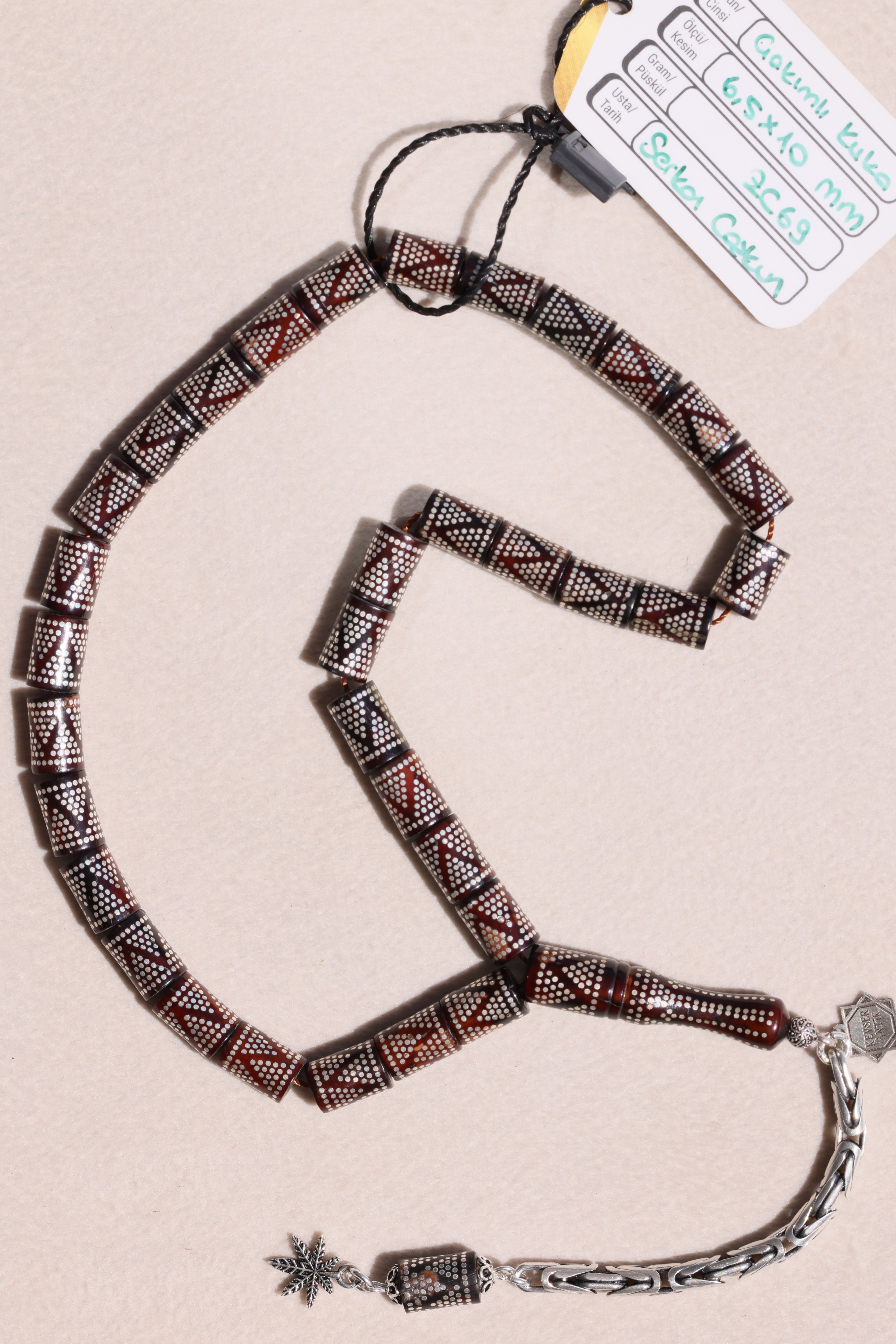 Usta İşi Gümüş İşlemeli Kuka TesbihUsta İşi Gümüş İşlemeli Kuka Tesbih - Kevser AntikGümüş İşlemeli Tesbihler