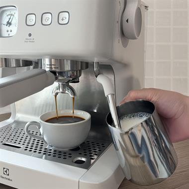 Electrolux E8EC1-8SW Öğütücülü Espresso Makinesi