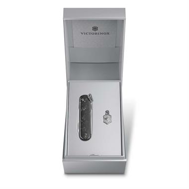 Victorinox 0.6221.90 SD Brilliant Clasic Carbon Çakı