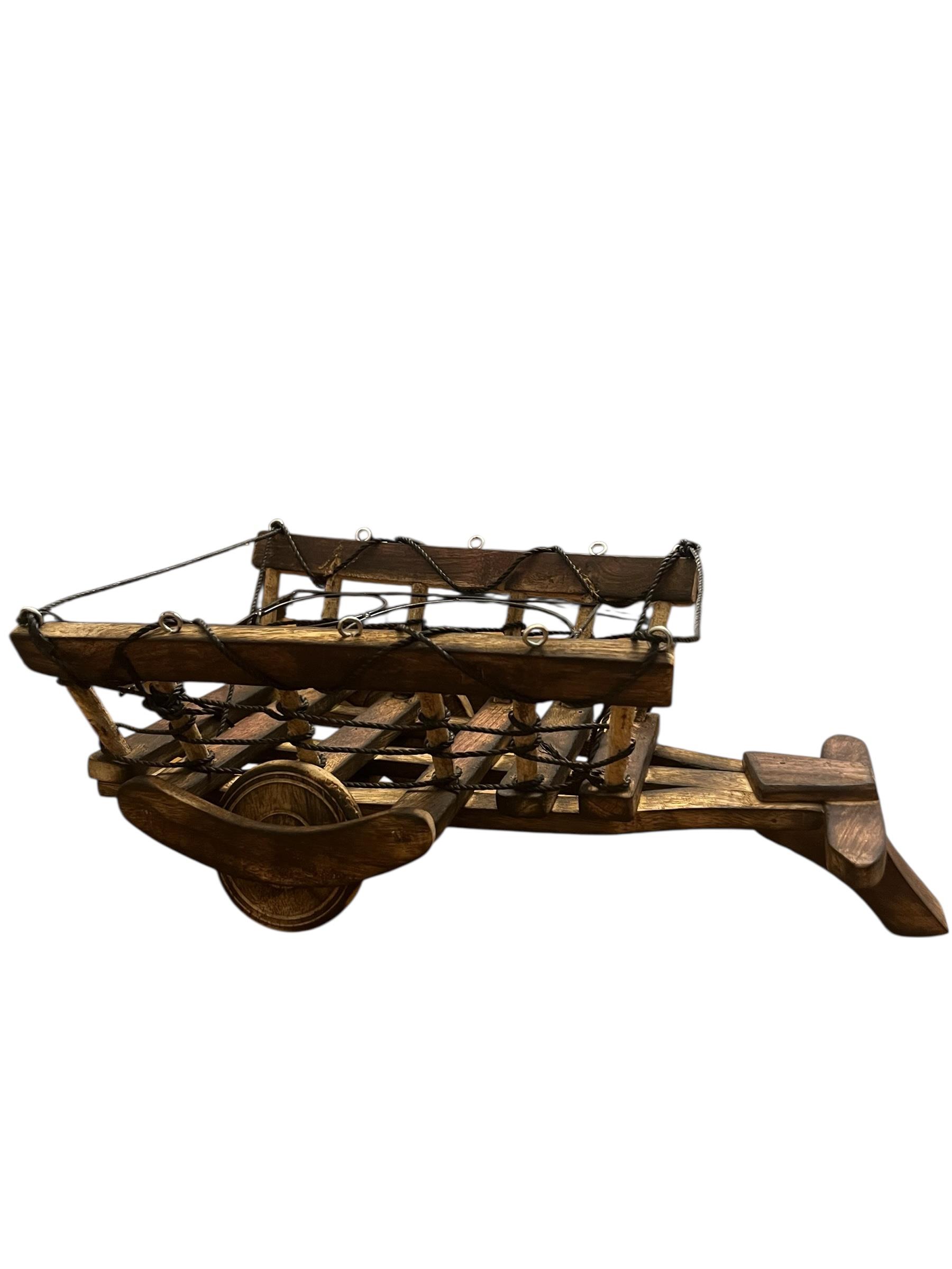 TEKERLEKLİ AHŞAP ŞARAPLIK