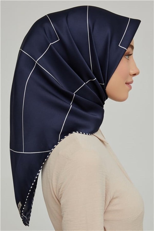 Armine Sura İpek Eşarp 21Ka8655 05