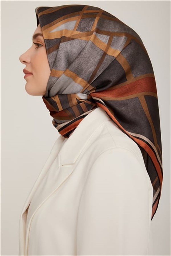 Armine Sura İpek Eşarp 22Ka8843 3 06
