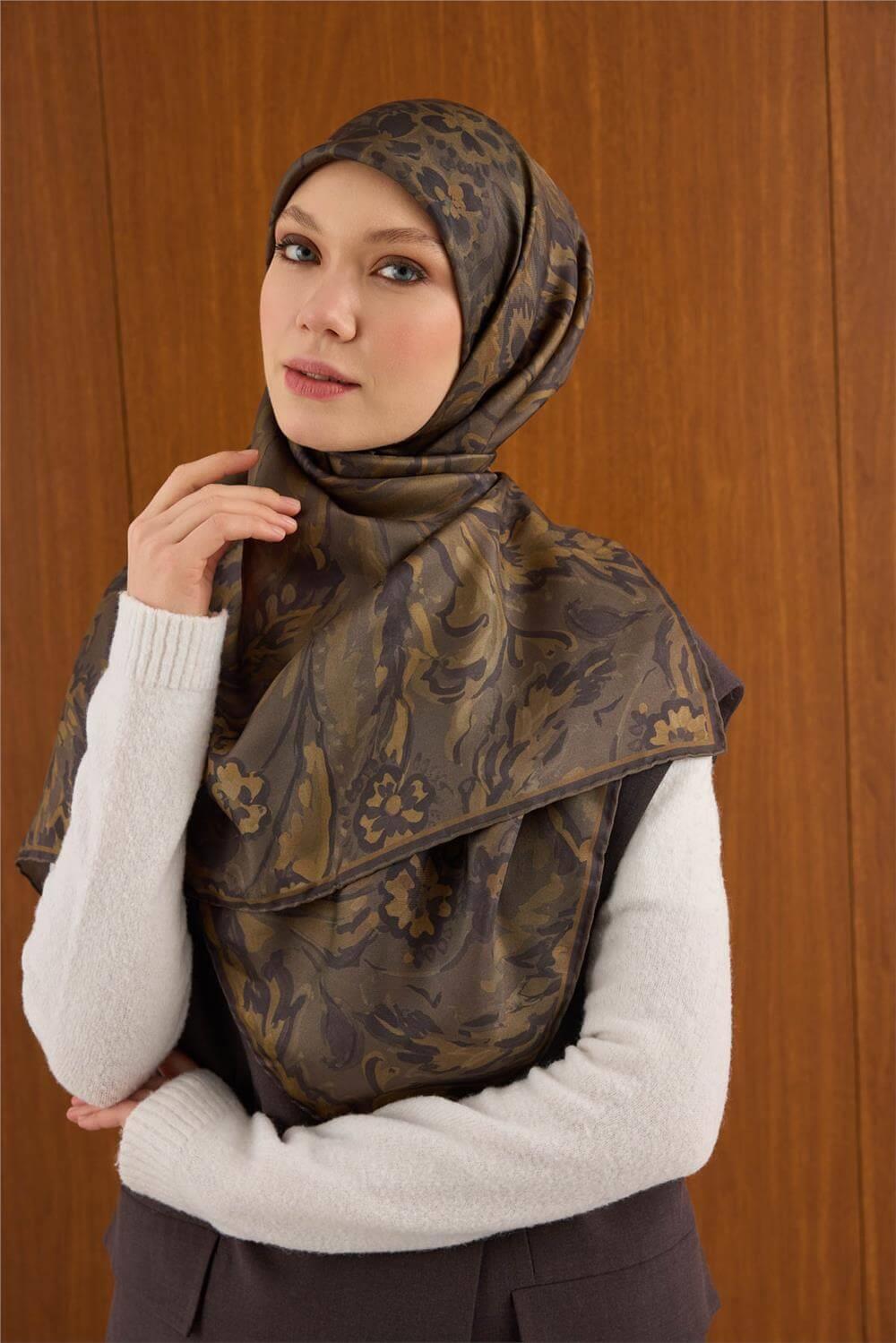 Twill İpek Büyük Boy Eşarp Olive Vintage Çiçek Desenli Tok Duruşlu 110x110