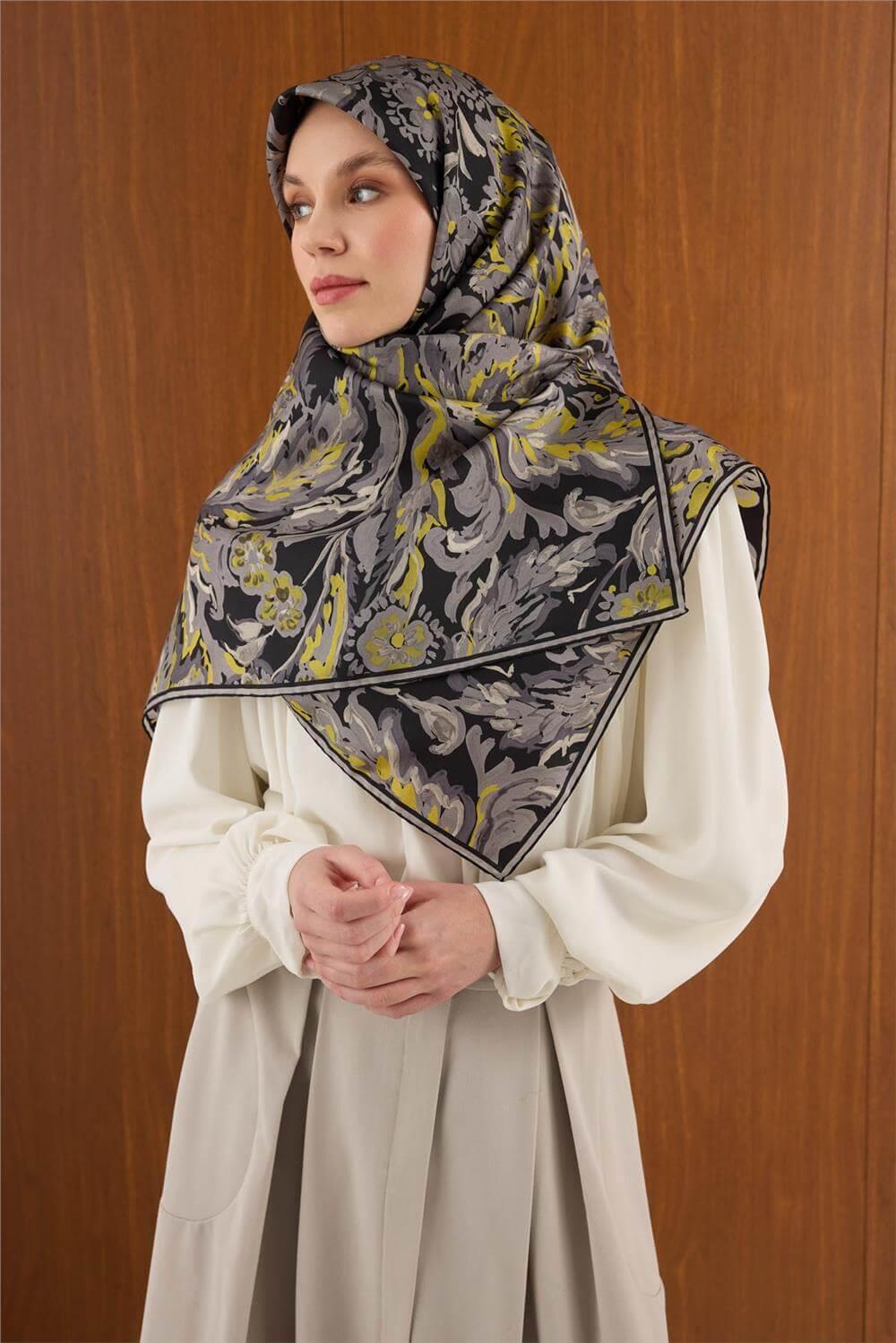 Twill İpek Büyük Boy Eşarp Siyah Vintage Çiçek Desenli Tok Duruşlu 110x110