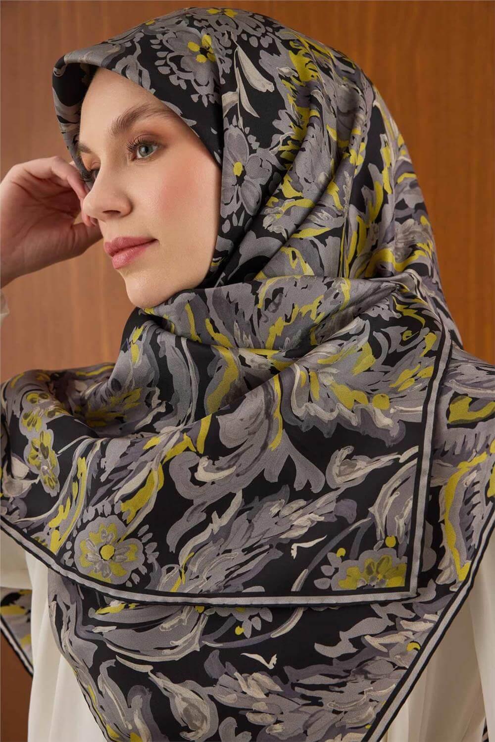 Twill İpek Büyük Boy Eşarp Siyah Vintage Çiçek Desenli Tok Duruşlu 110x110
