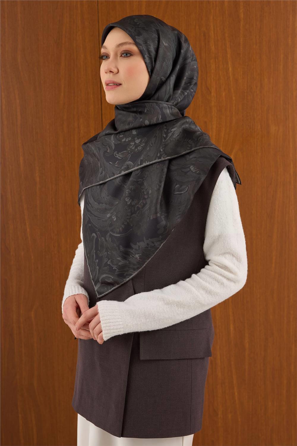 Twill İpek Büyük Boy Eşarp Koyu Yeşil Vintage Çiçek Desenli Tok Duruşlu 110x110