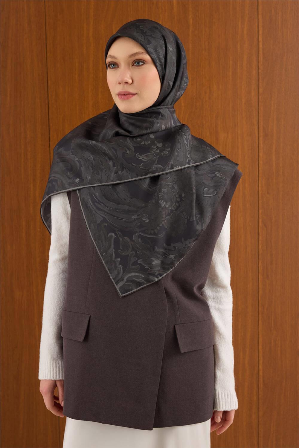 Twill İpek Büyük Boy Eşarp Koyu Yeşil Vintage Çiçek Desenli Tok Duruşlu 110x110