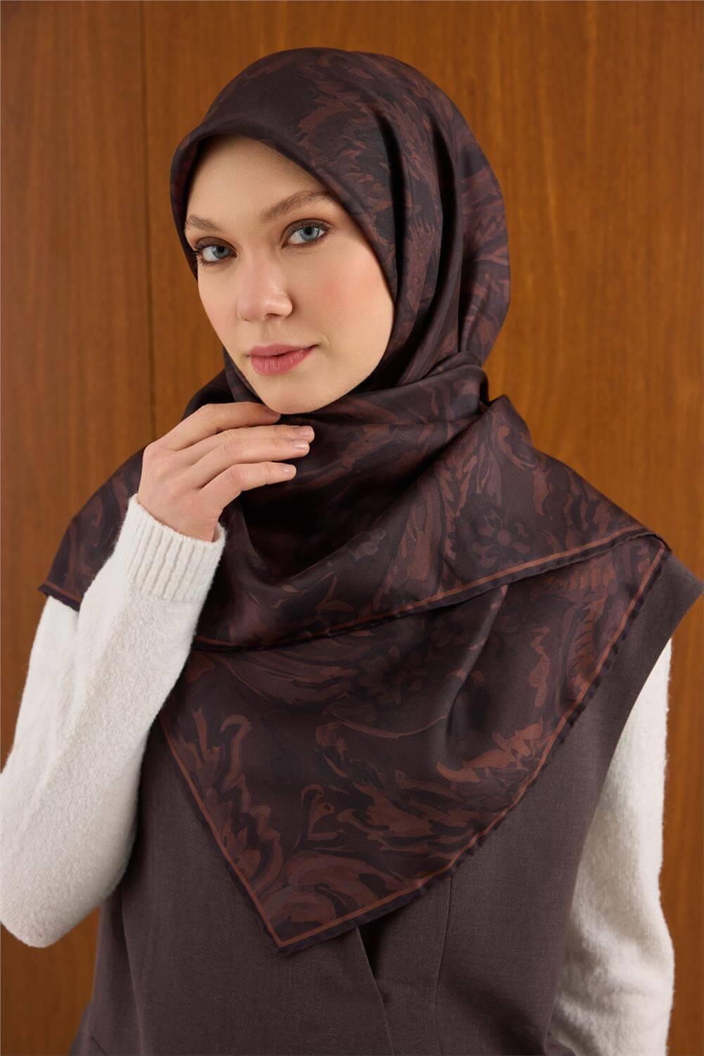 Twill İpek Büyük Boy Eşarp Kahve-Mor Vintage Çiçek Desenli Tok Duruşlu 110x110