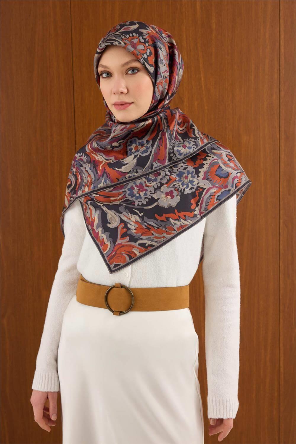 Twill İpek Büyük Boy Eşarp Soluk Siyah Vintage Çiçek Desenli Tok Duruşlu 110x110