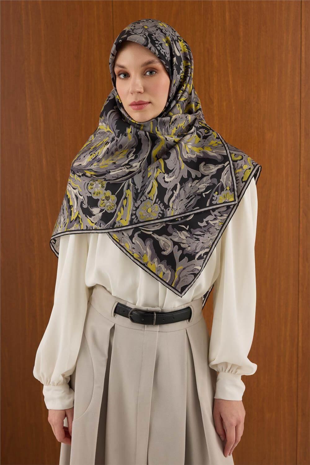 Twill İpek Büyük Boy Eşarp Siyah Vintage Çiçek Desenli Tok Duruşlu 110x110