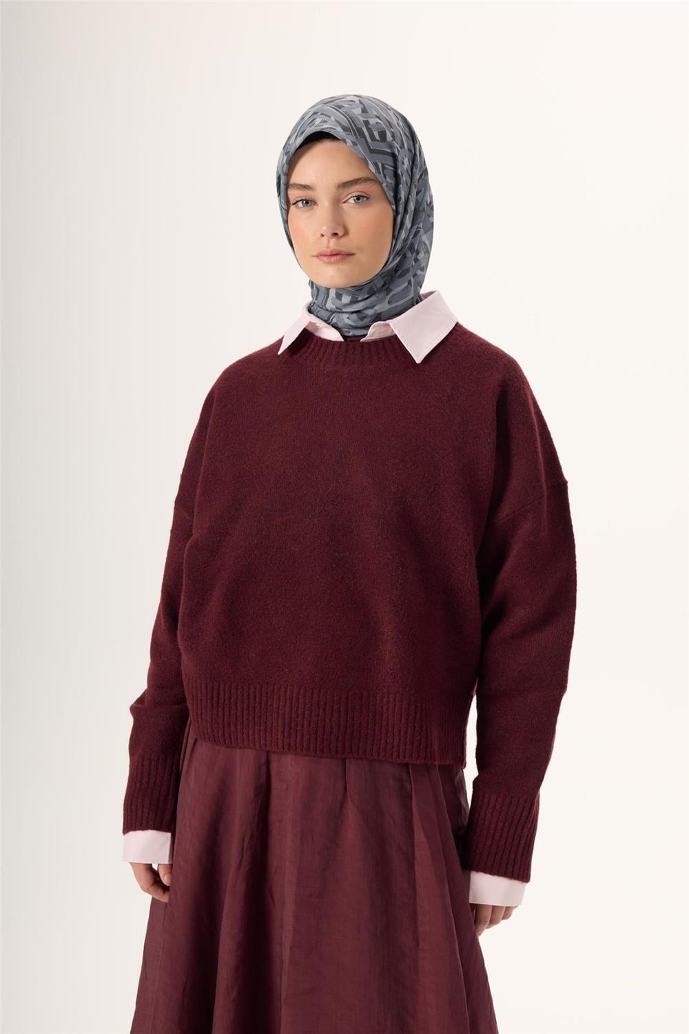 İnce Pamuk Soft Eşarp Gümüş-Gri Füme Desenli Nefes Alan Tok Duruşlu 90X90