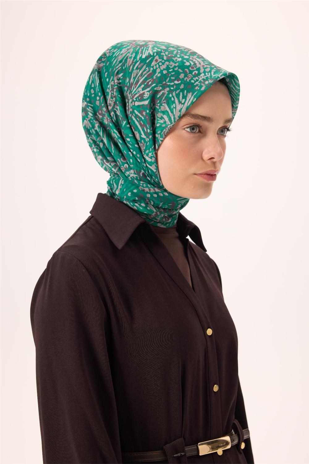 İnce Pamuk Soft Eşarp Petrol Yeşili-Patina Desenli Kaymaz Dokulu Tok Duruşlu
                90X90