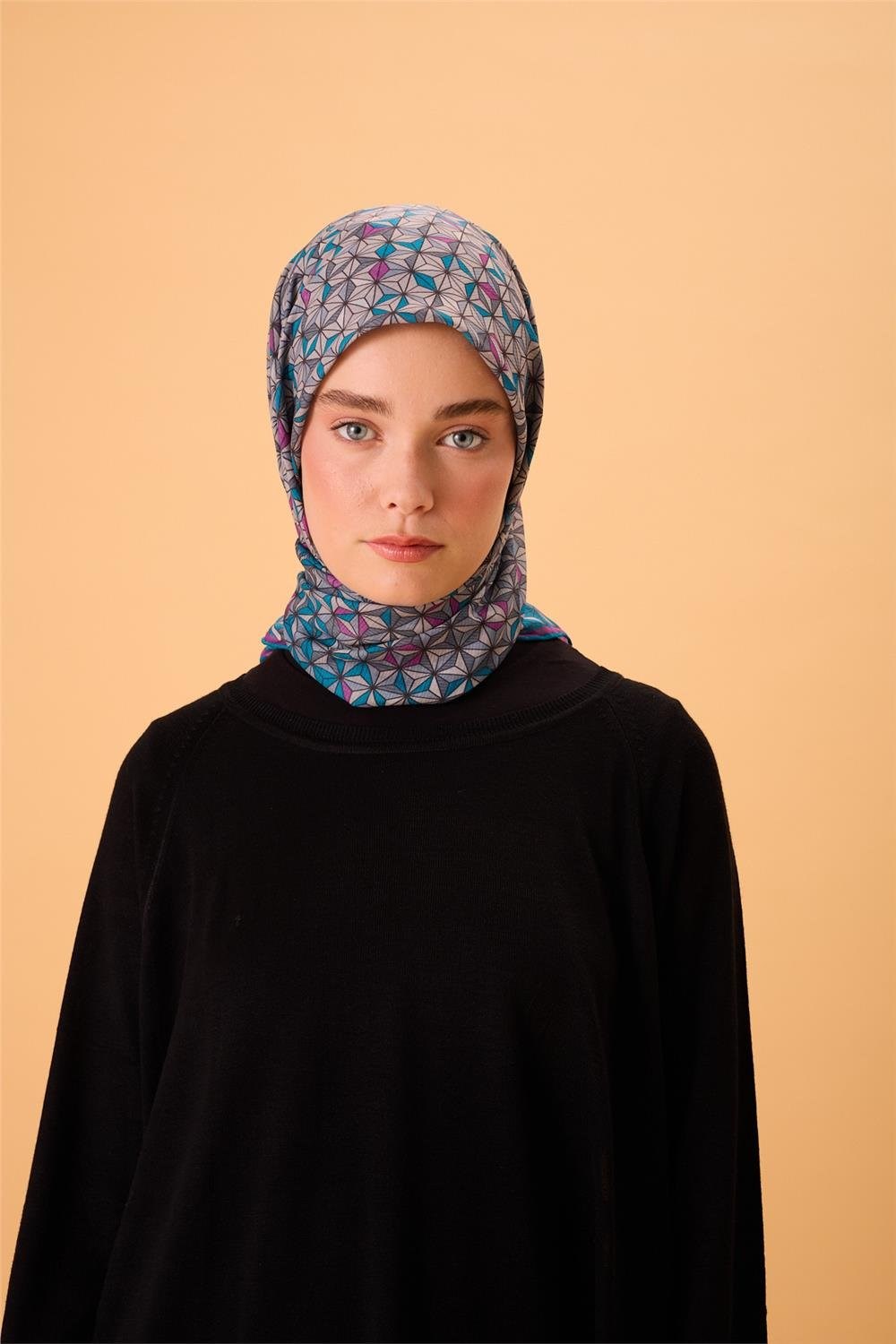 İnce Pamuk Soft Eşarp Turkuaz Violet Gri Krem Desenli Kaymaz Dokulu Tok Duruşlu
                90X90