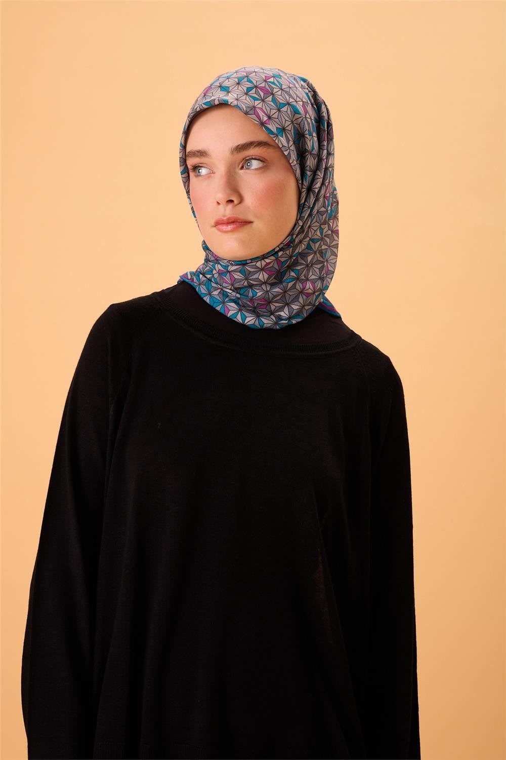 İnce Pamuk Soft Eşarp Turkuaz Violet Gri Krem Desenli Kaymaz Dokulu Tok Duruşlu
                90X90