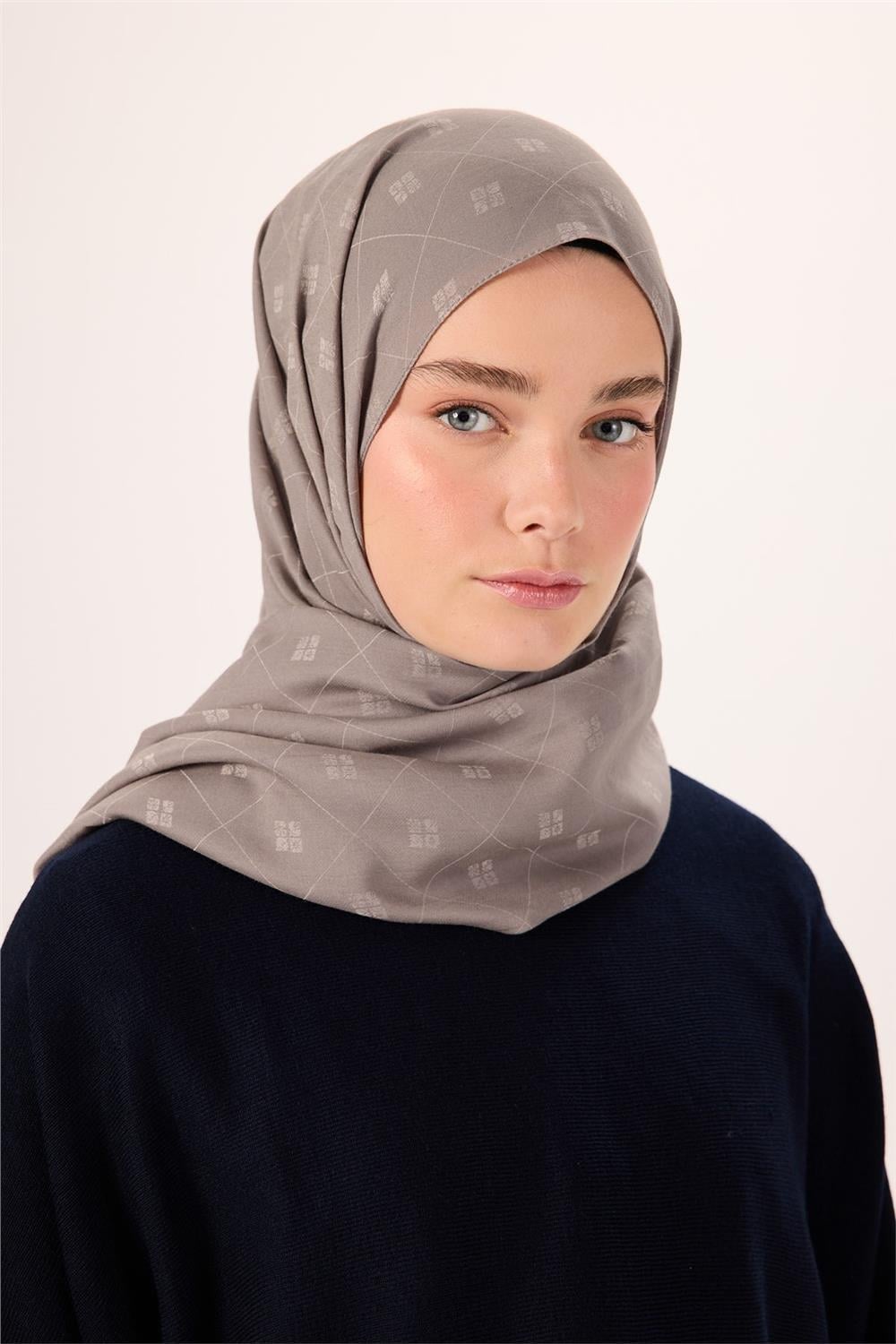 Pamuk Polyester Liva Şal Açık Gri Desenli Tok Duruşlu 90x200