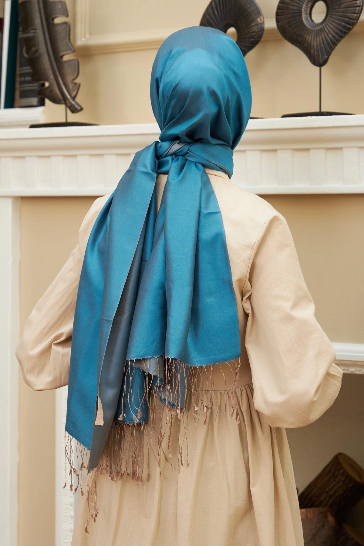 Mavi Vizon Düz Çift Taraflı İpek Şal Modeli