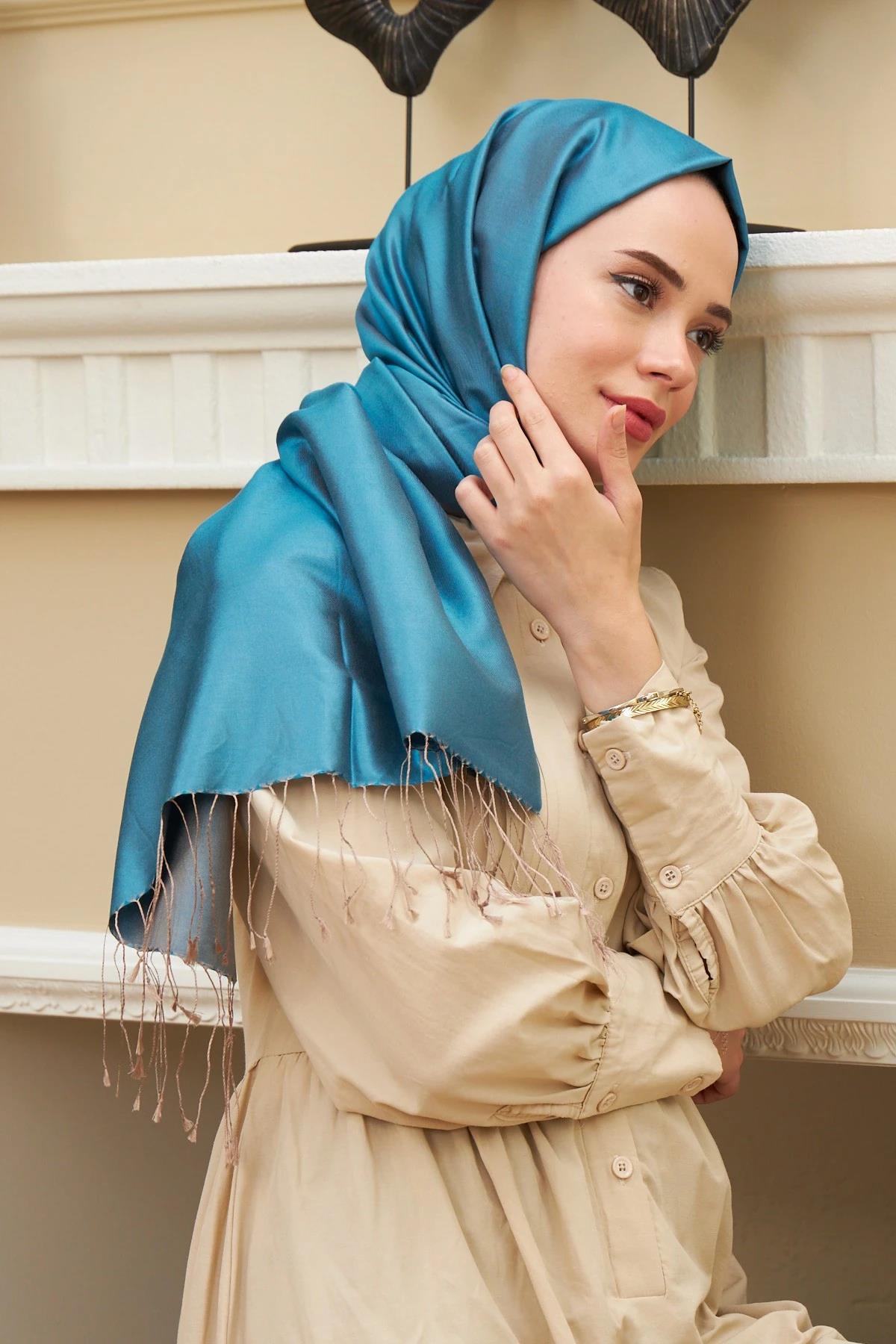 Mavi Vizon Düz Çift Taraflı İpek Şal Modeli