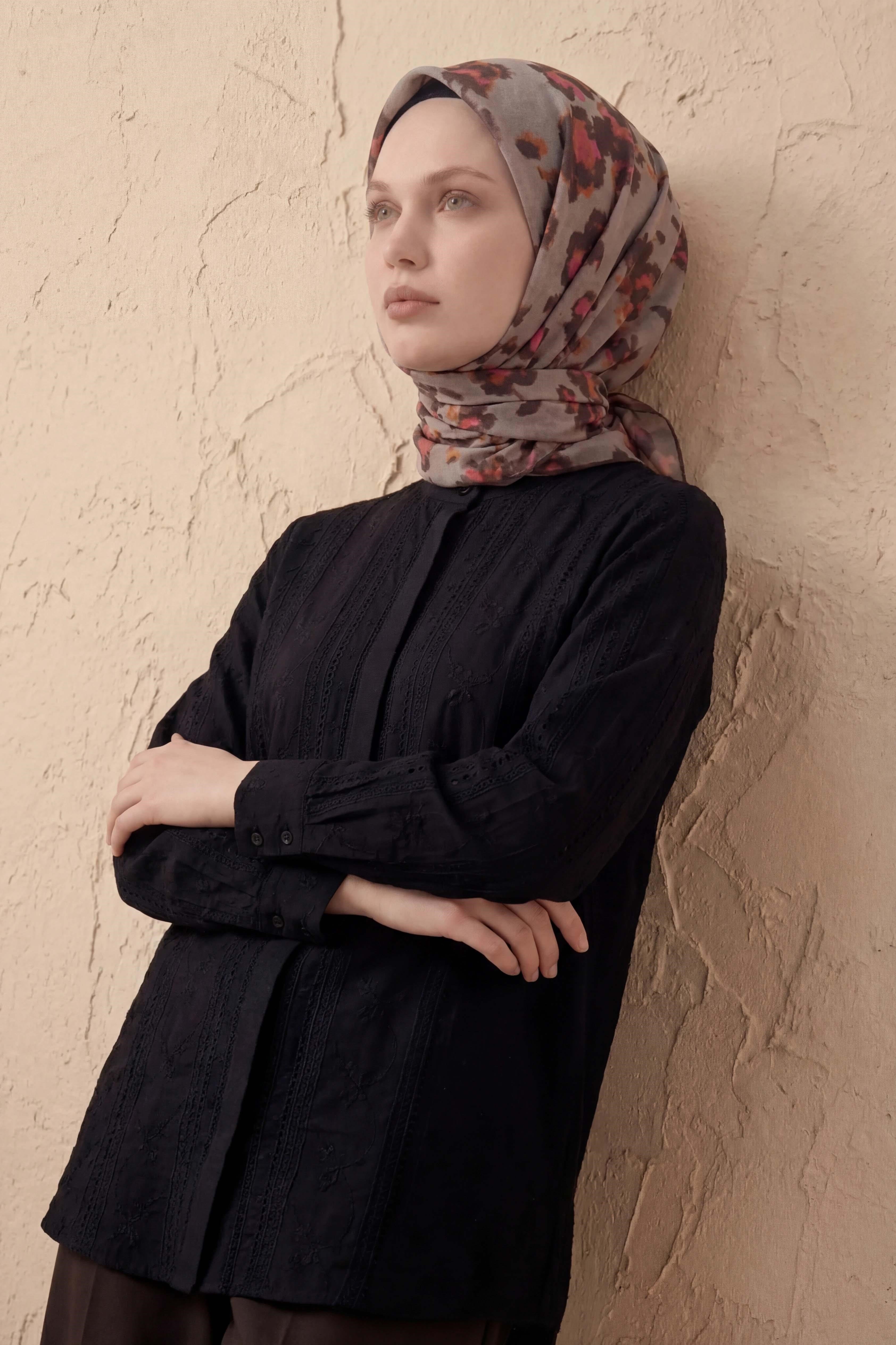 Pamuk Karışımlı Eşarp Çiçekli Desen Sütlü Kahve 90x90