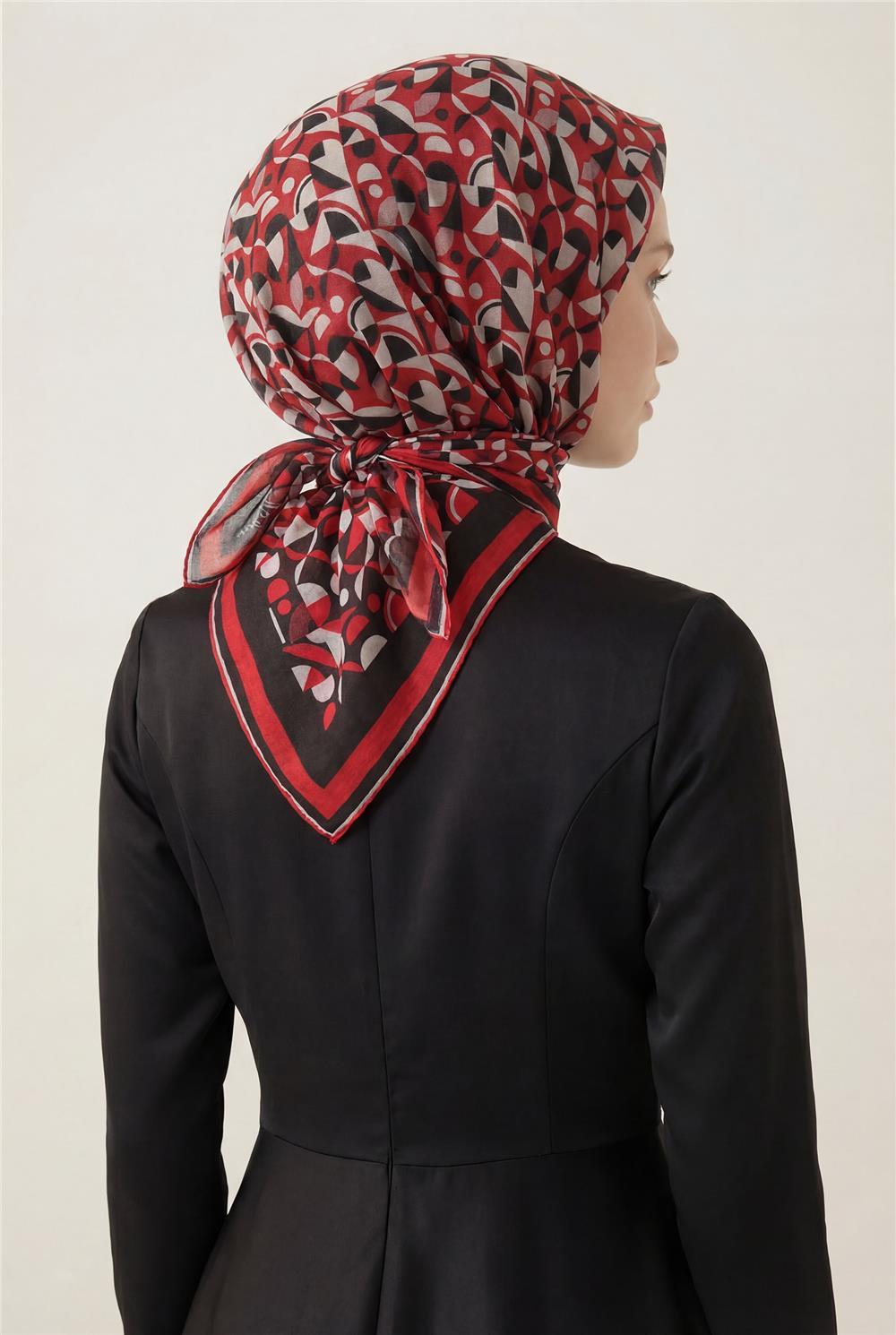 Pamuk Karışımlı Eşarp Mercan Retro Geometrik Desenli Soft Dokulu Kaymaz 90x90