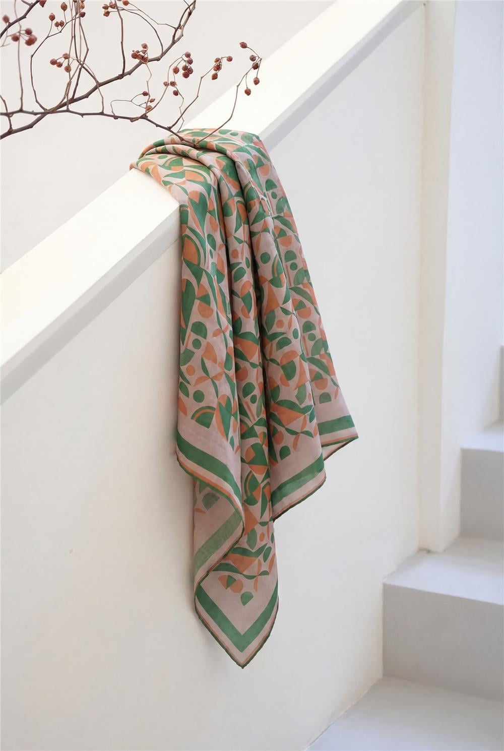 Pamuk Karışımlı Eşarp Pudra Retro Geometrik Desenli Soft Dokulu Kaymaz 90x90