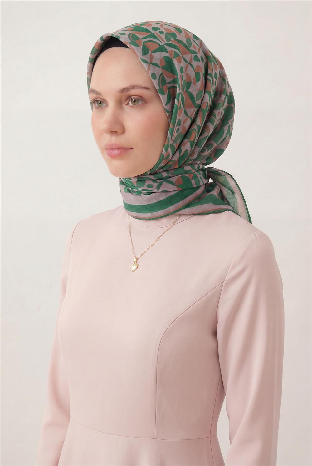 Pamuk Karışımlı Eşarp Pudra Retro Geometrik Desenli Soft Dokulu Kaymaz 90x90