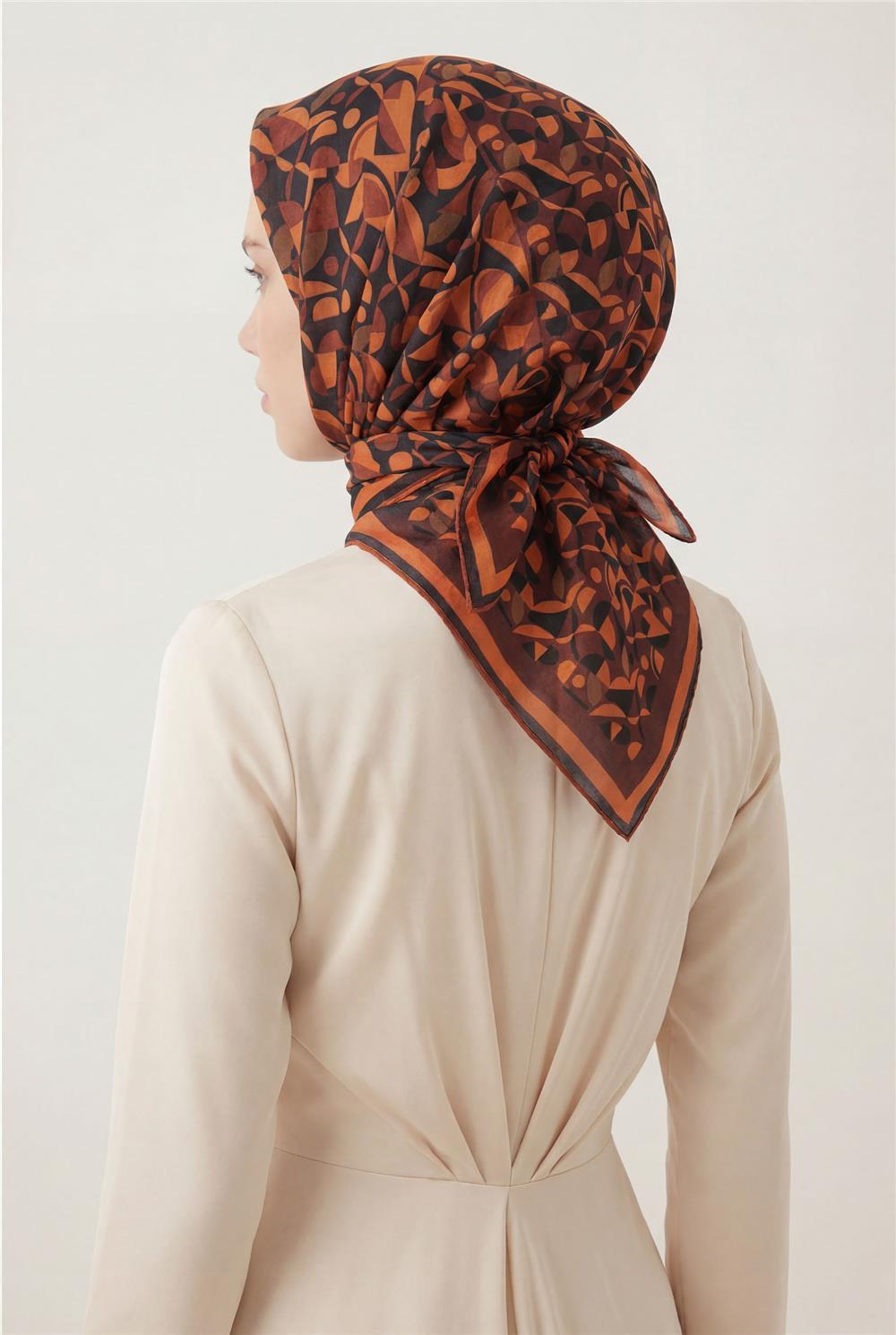 Pamuk Karışımlı Eşarp Turuncu Retro Geometrik Desenli Soft Dokulu Kaymaz 90x90