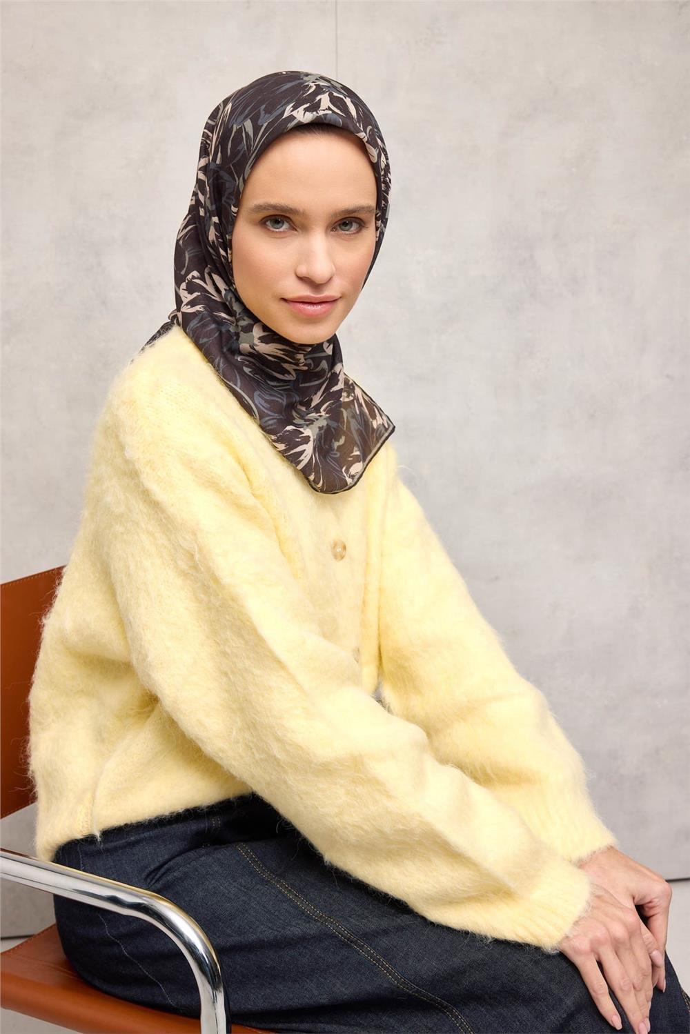 Pamuk Polyester Eşarp Siyah-Antrasit Bej Yeşil Botanik Desenli Soft Dokulu Tok Duruşlu 90x90