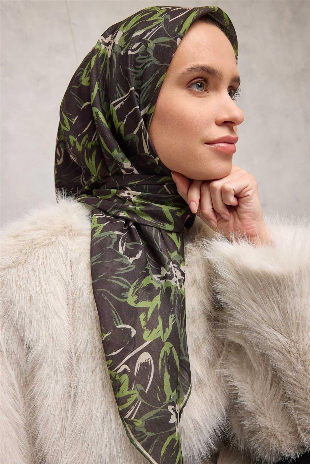 Pamuk Polyester Eşarp Siyah-Haki Yeşil Bej Botanik Desenli Soft Dokulu Tok Duruşlu 90x90