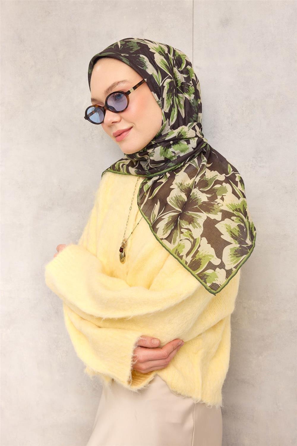 Pamuk Polyester Eşarp Siyah Büyük Papatya Desenli Soft Dokulu Kaymaz 90x90