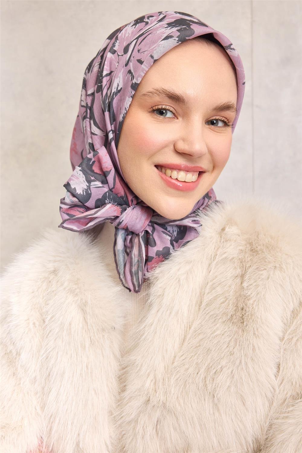 Pamuk Polyester Eşarp Toz Pembe Büyük Papatya Desenli Soft Dokulu Kaymaz 90x90