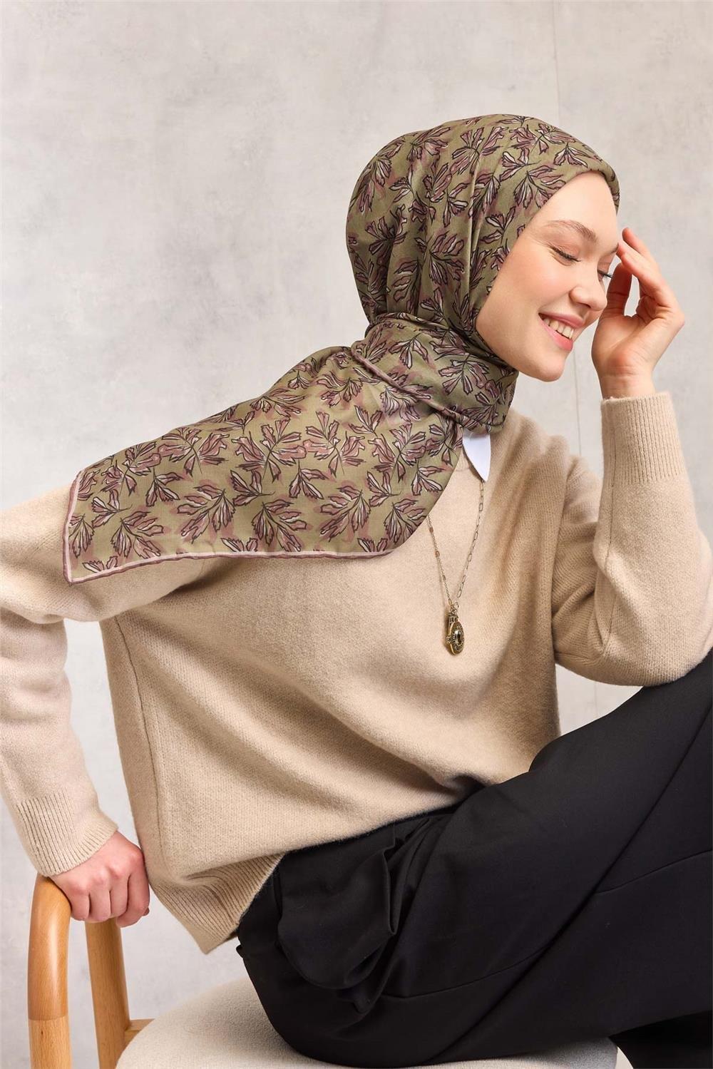 Pamuk Polyester Soft Eşarp Asker Yeşili Çiçek Desenli Kaymaz Dokulu 90x90