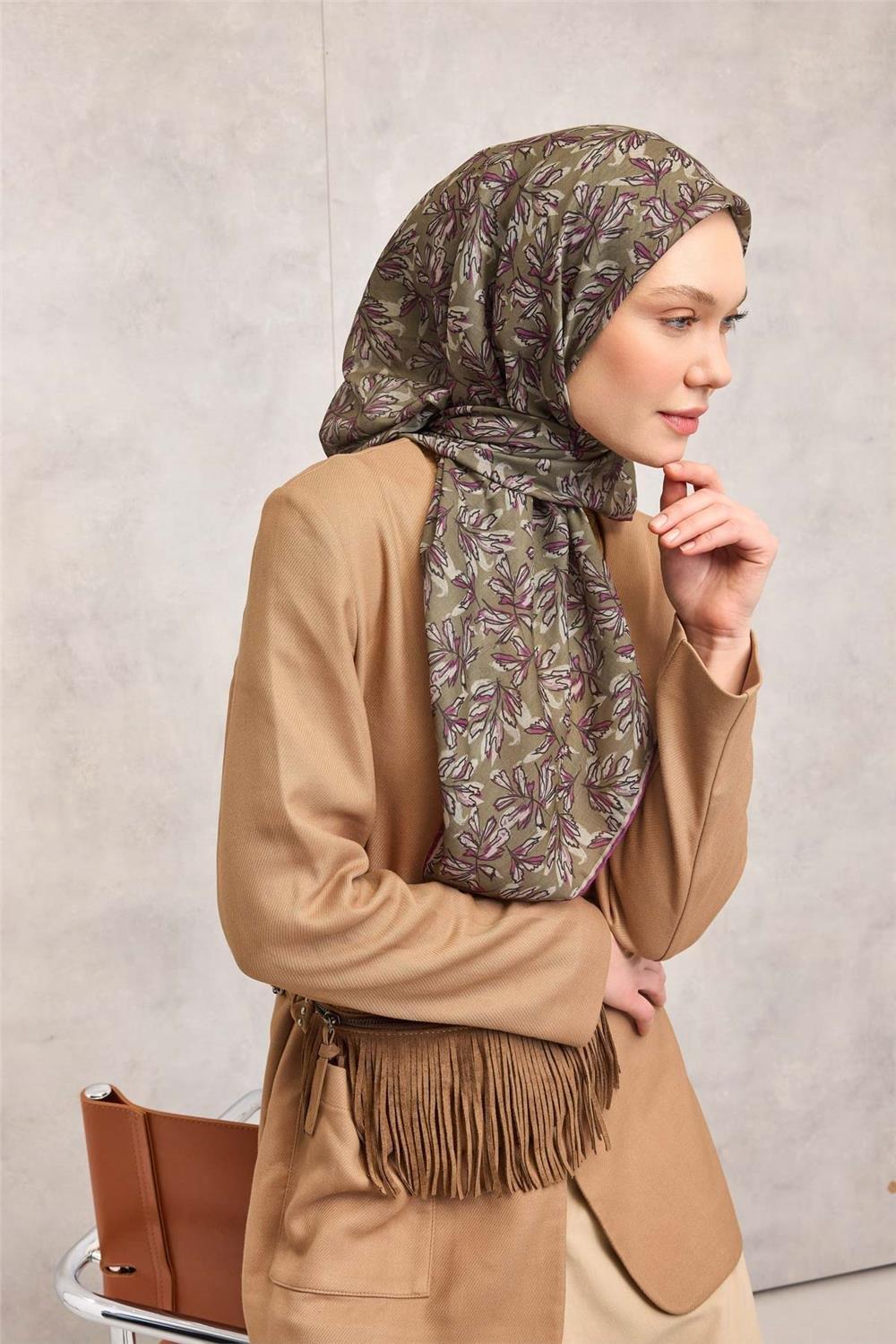 Pamuk Polyester Soft Eşarp Asker Yeşili Çiçek Desenli Kaymaz Dokulu 90x90