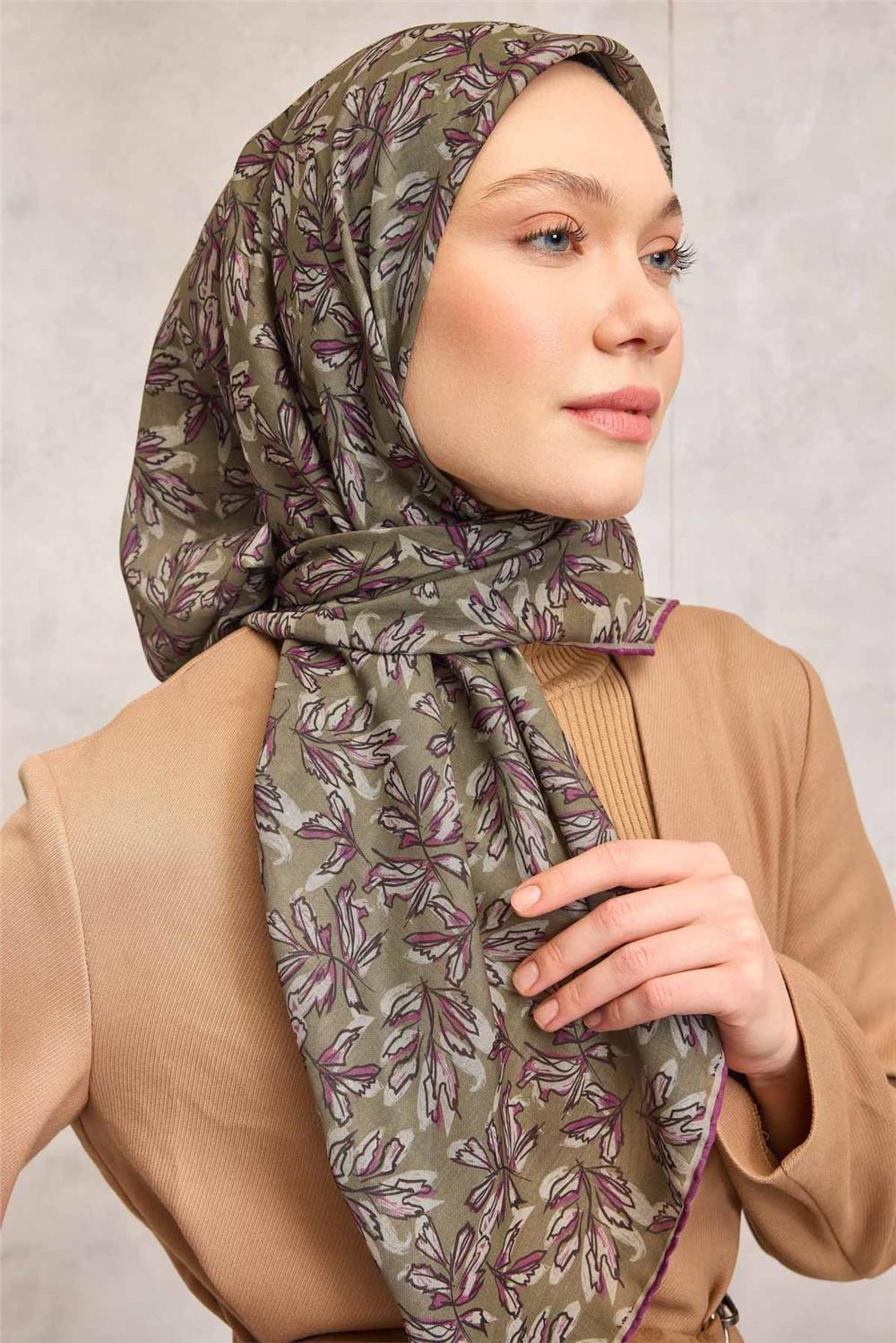 Pamuk Polyester Soft Eşarp Asker Yeşili Çiçek Desenli Kaymaz Dokulu 90x90