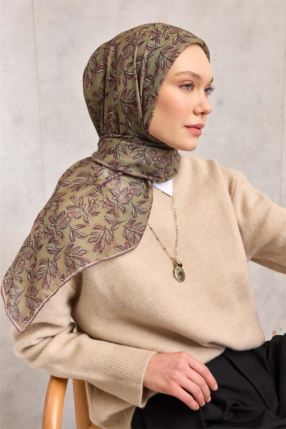 Pamuk Polyester Soft Eşarp Asker Yeşili Çiçek Desenli Kaymaz Dokulu 90x90