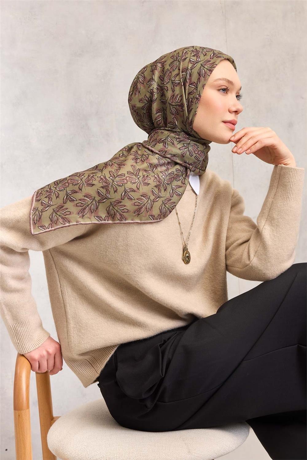 Pamuk Polyester Soft Eşarp Asker Yeşili Çiçek Desenli Kaymaz Dokulu 90x90